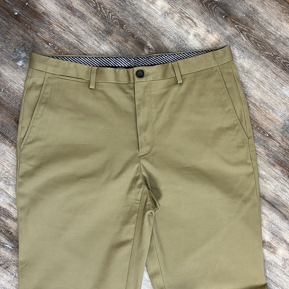 Jos A Bank Reserve Men's Size 35 x 34 Pants Khaki Tan Tailored Fit Flat Front - Picture 2 of 16
